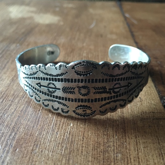 Etched silver arrow cuff from Gypsy Warrior - Picture 2 of 3